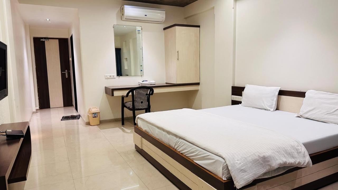 Hotel Ostria Surat Eksteriør billede