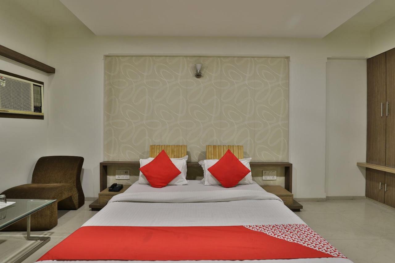 Hotel Ostria Surat Eksteriør billede