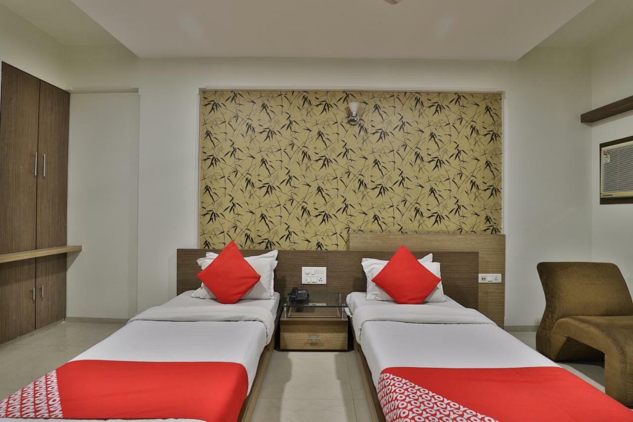 Hotel Ostria Surat Eksteriør billede